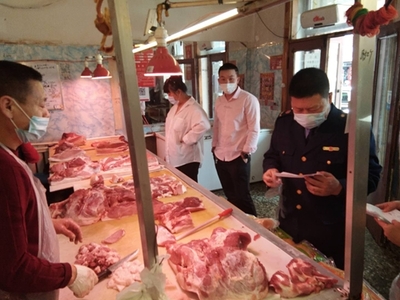 黑龍江省安達(dá)市市場監(jiān)管局“三嚴(yán)”舉措筑牢防線 全力保障肉制品銷售環(huán)節(jié)非洲豬瘟防控安全